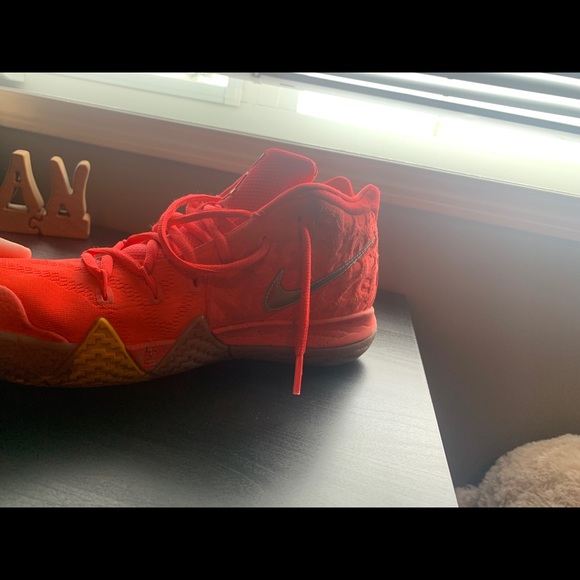 Kyrie 4 lucky charms limited edition - Picture 2 of 6